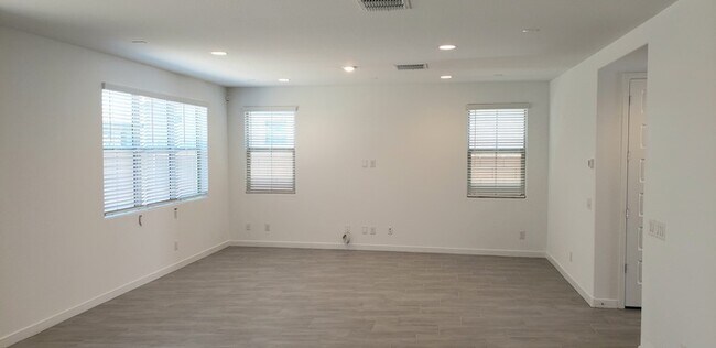 Building Photo - 6 month NEW BELLAMY!