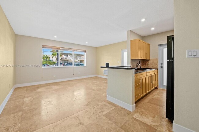 Building Photo - 7315 Byron Ave