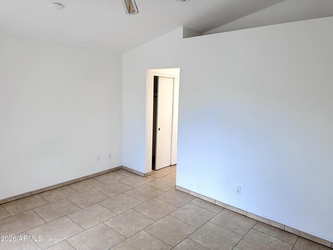 Building Photo - 4725 E Brown Rd