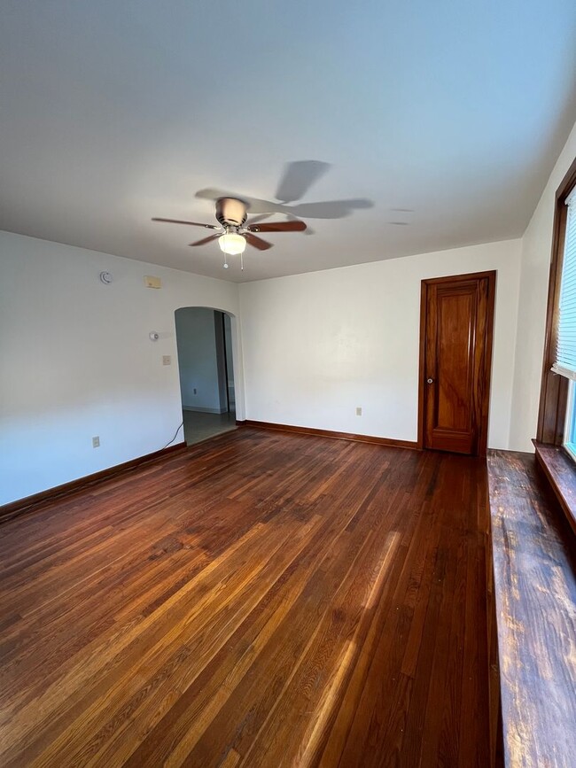 Primary Photo - 209 N Pine St