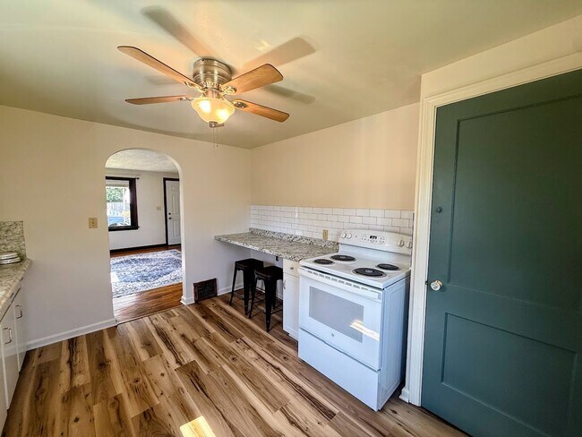 Building Photo - Three bedroom one bathroom single family home for rent