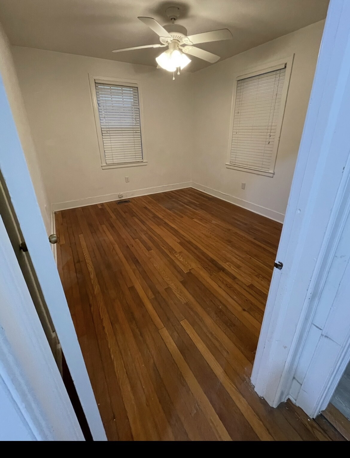 front bedroom - 52 Yeadon Ave