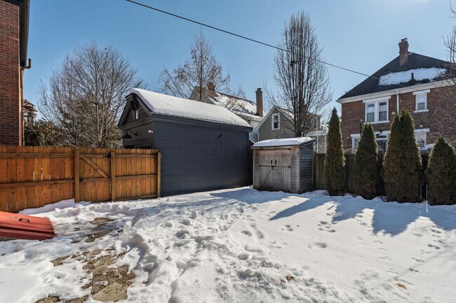 Building Photo - 281 Reinhard Ave