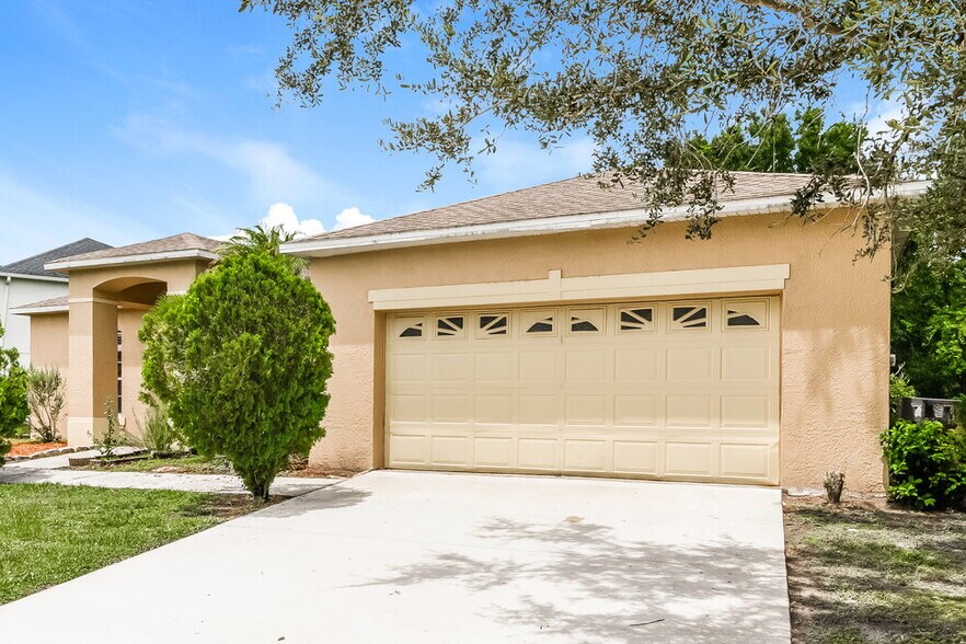 Building Photo - 556 Pinehurst Cove