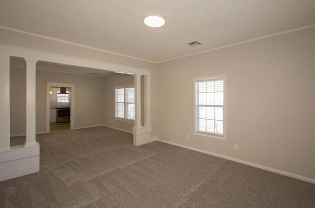 Building Photo - 3 Bed, 2 Bath in Claremore- Available Now!