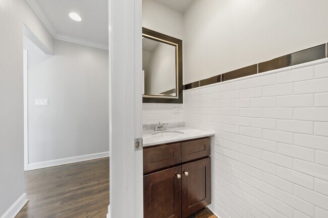 Building Photo - 544 Phillippa St