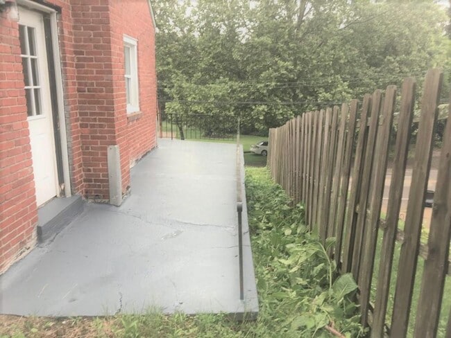 Building Photo - Mount Troy Road 2878