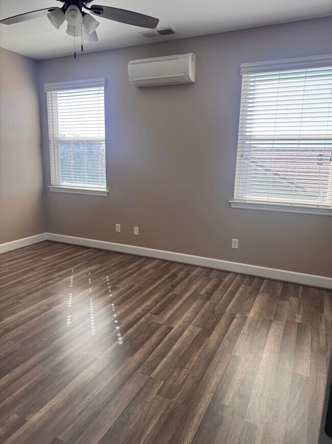 Building Photo - Beautiful single family home