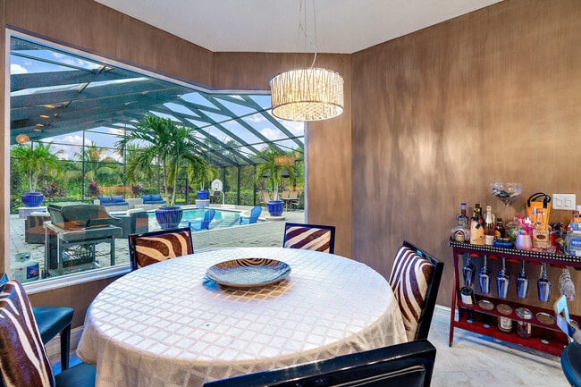 Building Photo - 279 Carina Dr