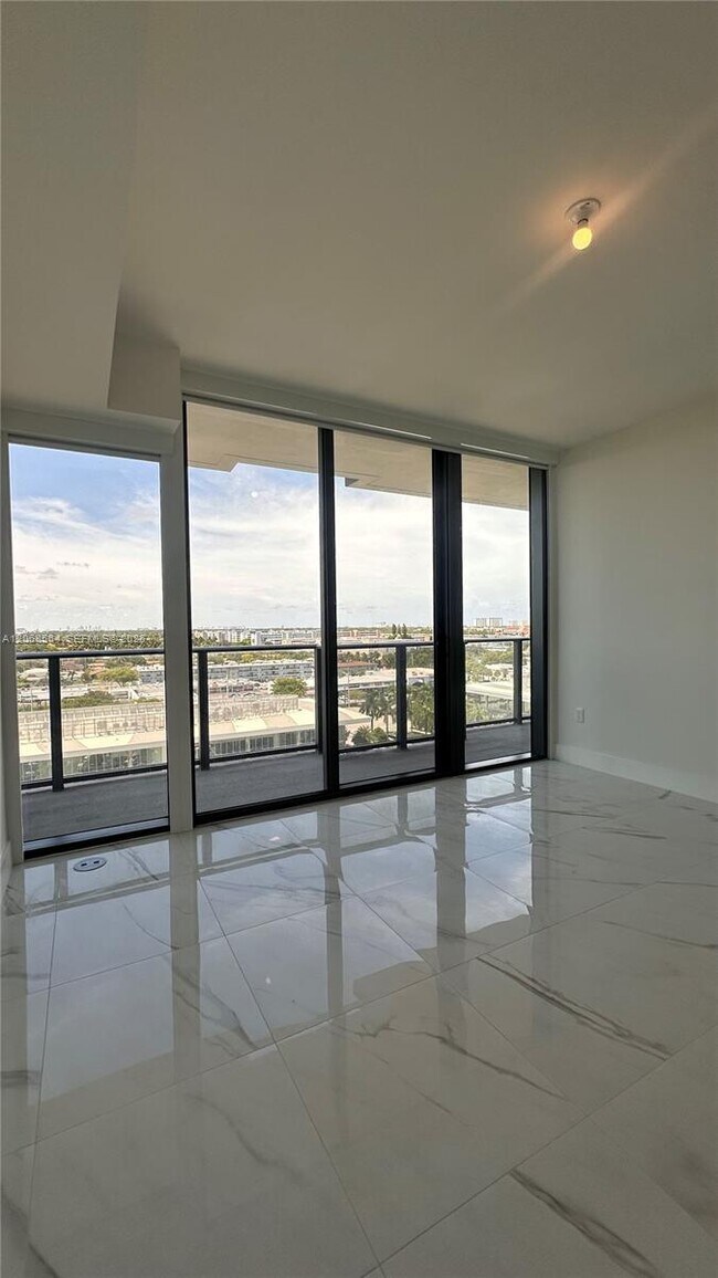 Building Photo - 1170 E Hallandale Beach Blvd