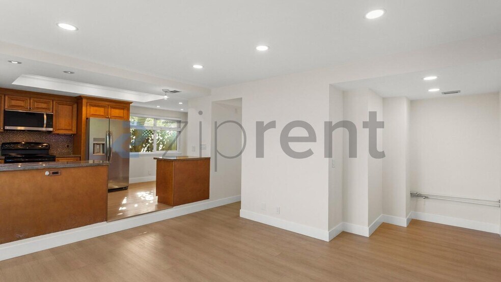 Building Photo - Unit