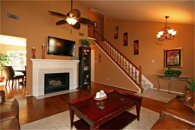 Building Photo - 7 Thrush Grove Pl