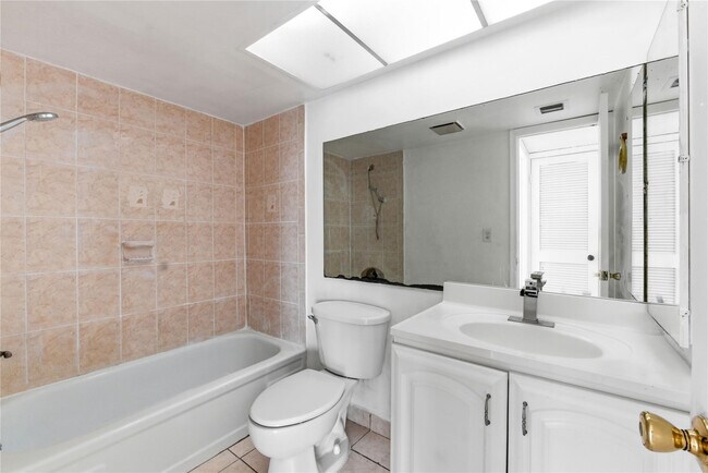 Building Photo - 4044 NW 19th St