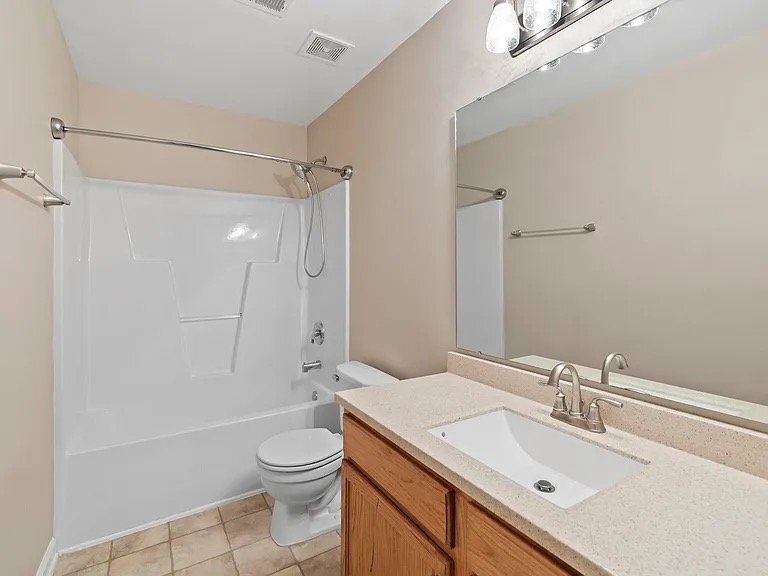 Building Photo - 11 Kinglet Ct
