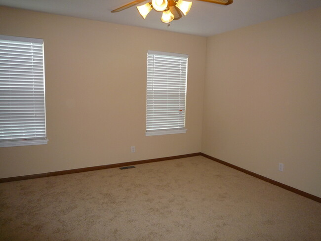 Building Photo - 14039 S Oakdale Cir
