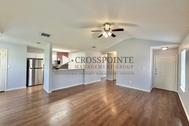 Building Photo - 3 Bedroom 2 Bath Duplex at Mansion Creek in Tyler! 1/2 OFF your first full month’s rent!