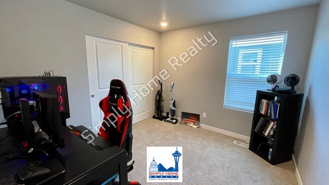 Building Photo - Step into the luxurious comfort of your dream home!