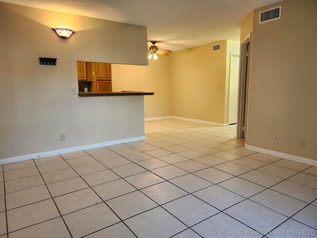 Building Photo - 545 Trace Cir