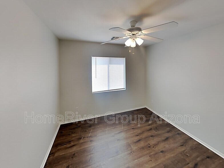 Building Photo - 12422 W Valentine Ave