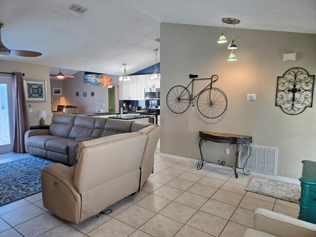 Building Photo - 862 SW Carmelite St