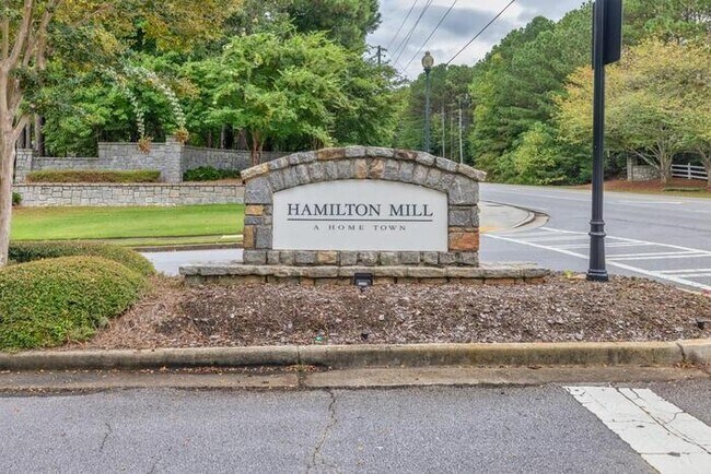 Building Photo - House 4 Beds 2 Baths