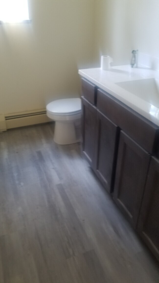 Building Photo - 1063 E 16th St