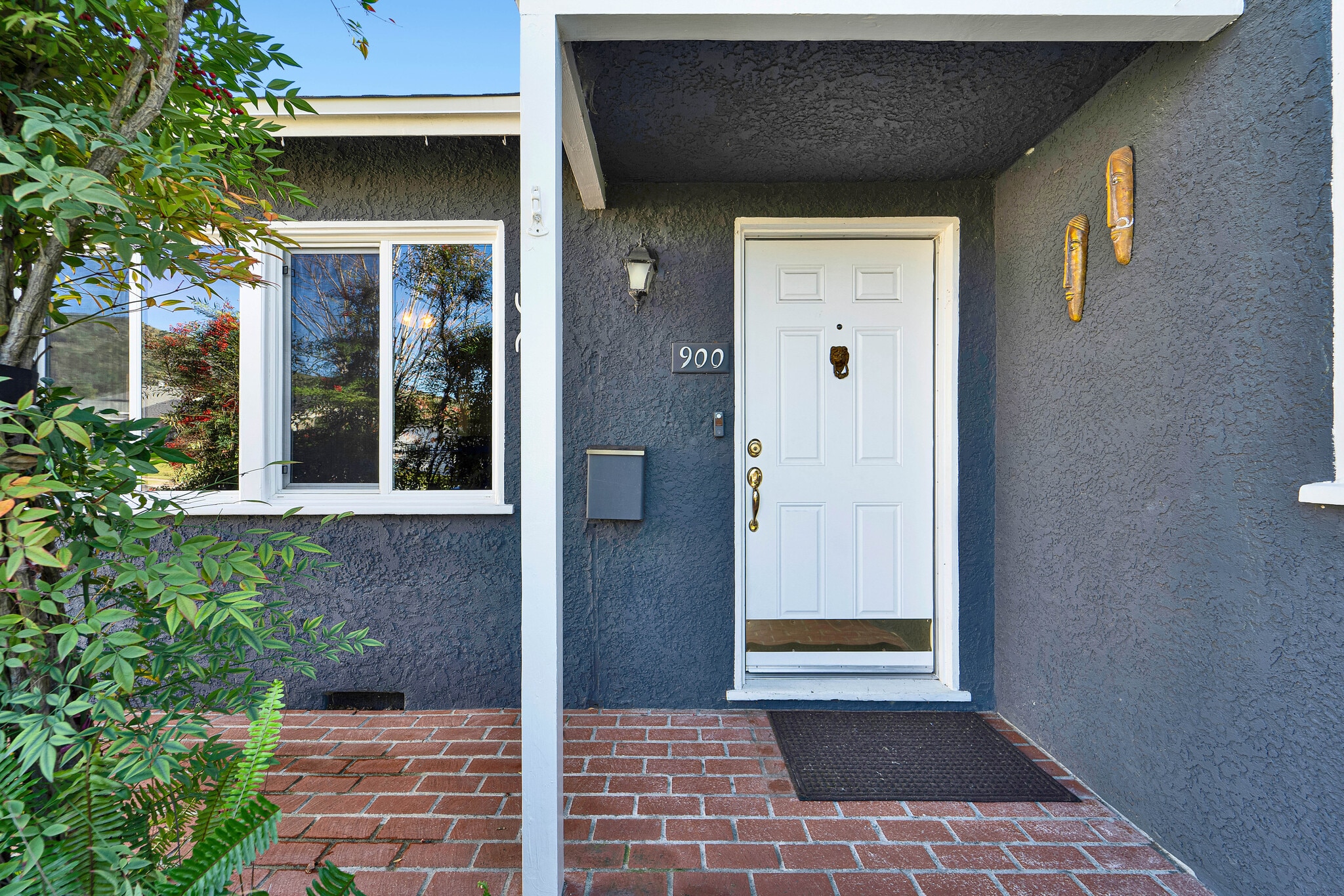 Inviting front door - 900 Bethany Rd