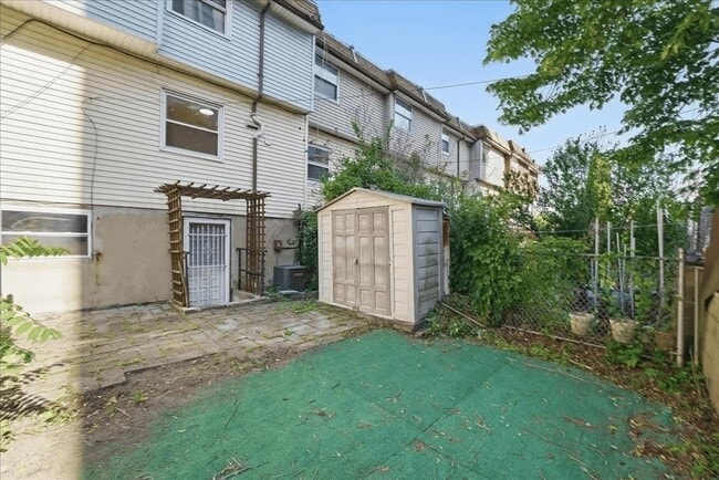 Building Photo - 12 Saddlewood Ct