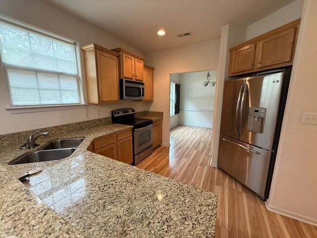 Building Photo - WELL MAINTAINED 4 BEDROOM 2.5 BATHROOM HOME