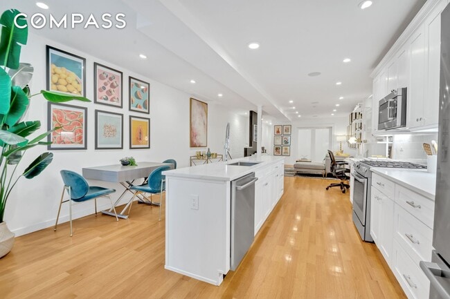 Building Photo - 216 W 137th St