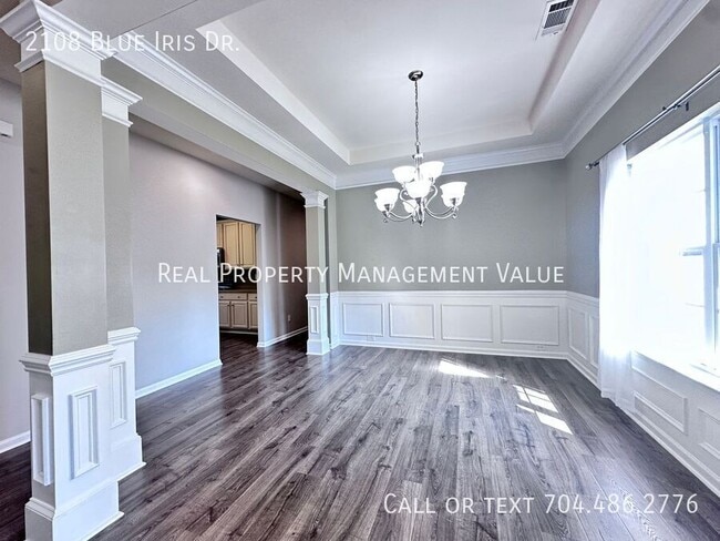 Building Photo - 2108 Blue Iris Dr