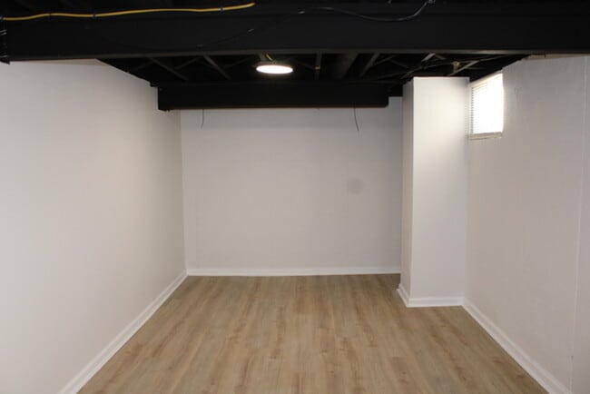 Building Photo - Spacious 5-bedroom, 2.5 full-bath home located in Shawnee, KS