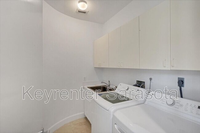 Building Photo - 5801 Gulf of Mexico Dr