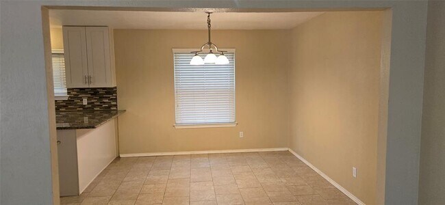 Building Photo - 2800 Norfolk Dr