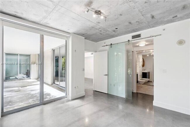 Building Photo - 3451 NE 1st Ave