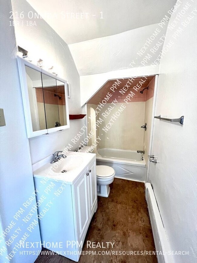 Building Photo - 216 Oneida St