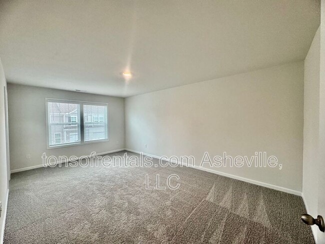 Building Photo - 545 Wheatfield Rd