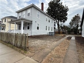 Building Photo - 1020 23rd St