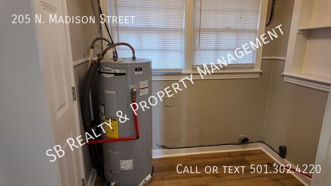 Building Photo - 205 N Madison St