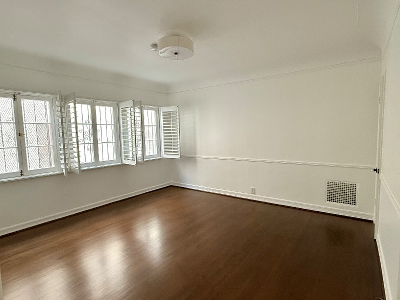 Building Photo - 8218 Blackburn Ave