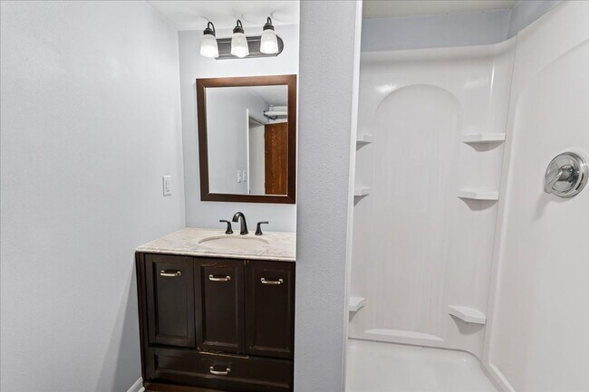 Building Photo - 4310 Mohawk Dr