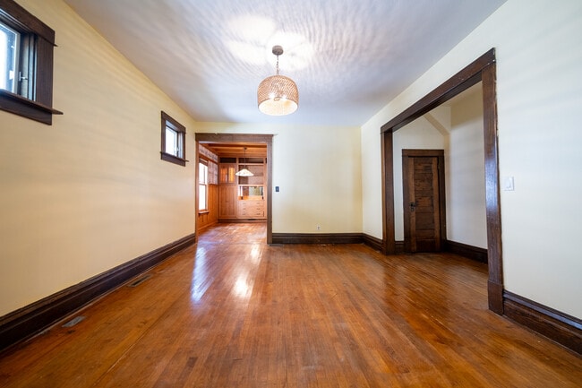 Building Photo - 2513 Monroe St NE