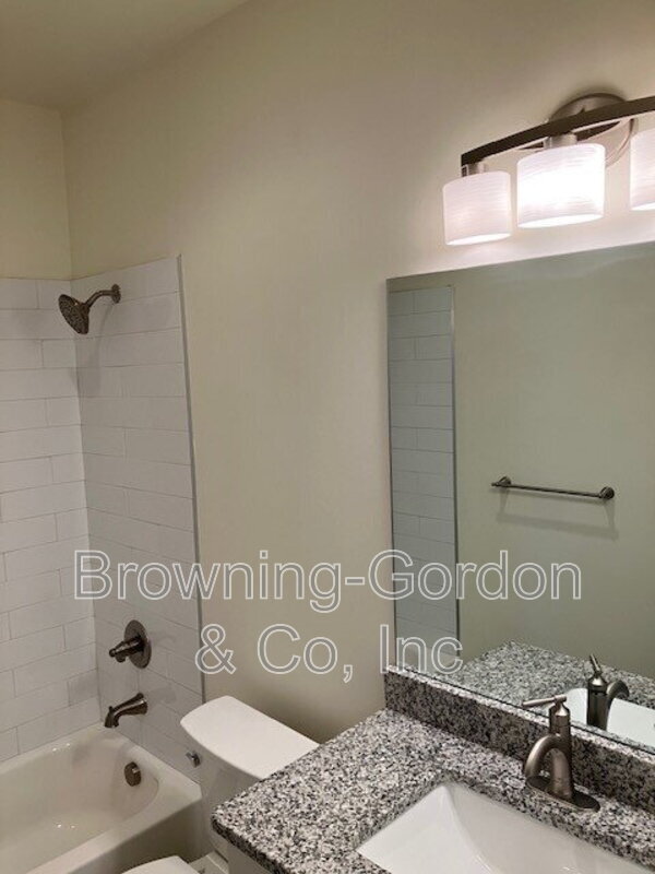 Building Photo - 1107 Holly St