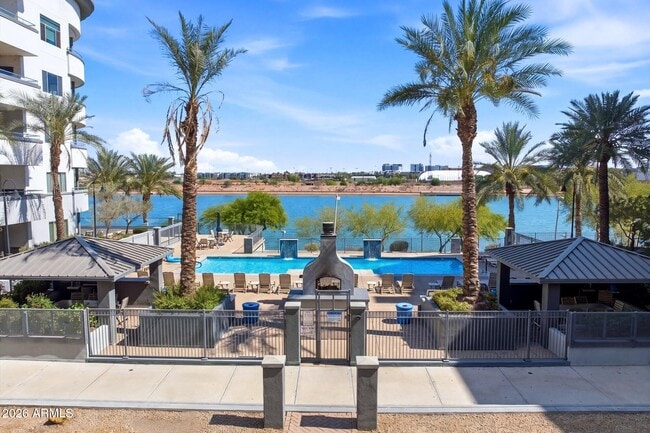 Building Photo - 945 E Playa Del Norte Dr