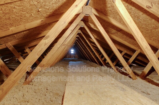 Building Photo - 919 Oak Meadow Dr