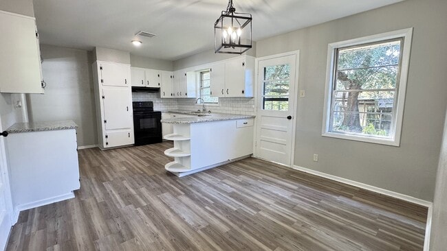 Building Photo - 401 Bayou Oaks Dr