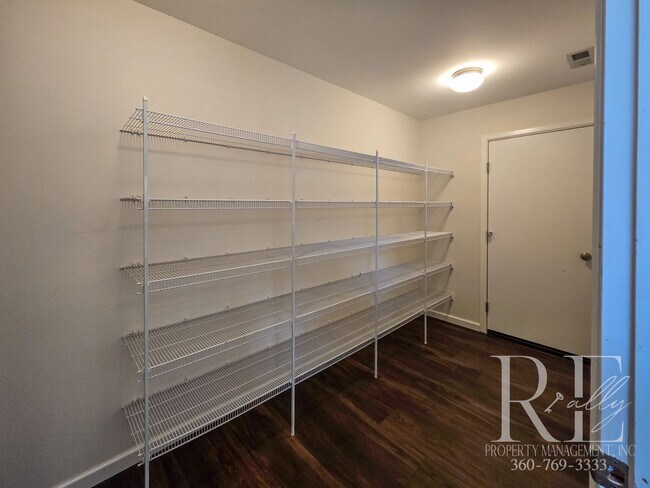 Building Photo - Spacious Port Orchard Home with Garage, Fu...