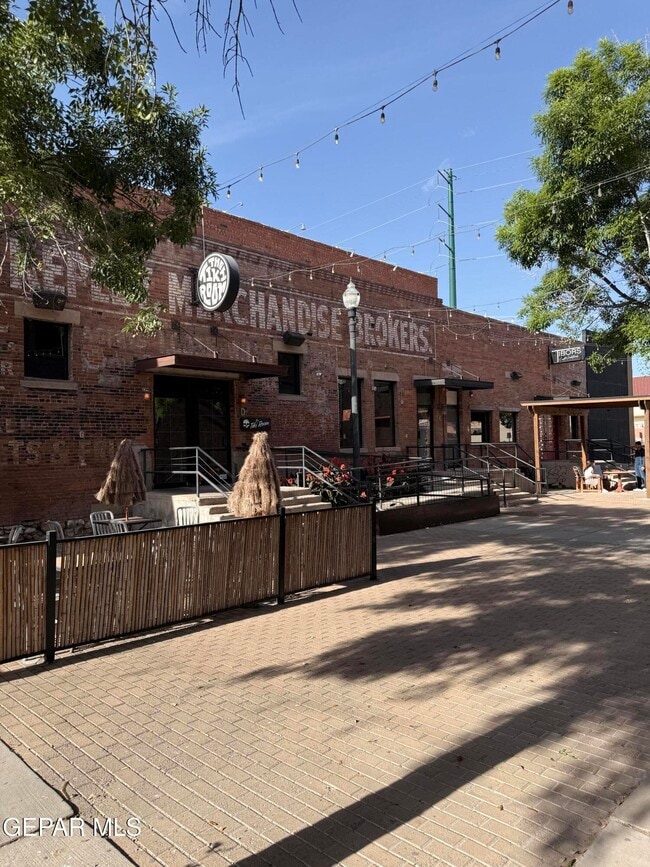 Building Photo - 200 Anthony St