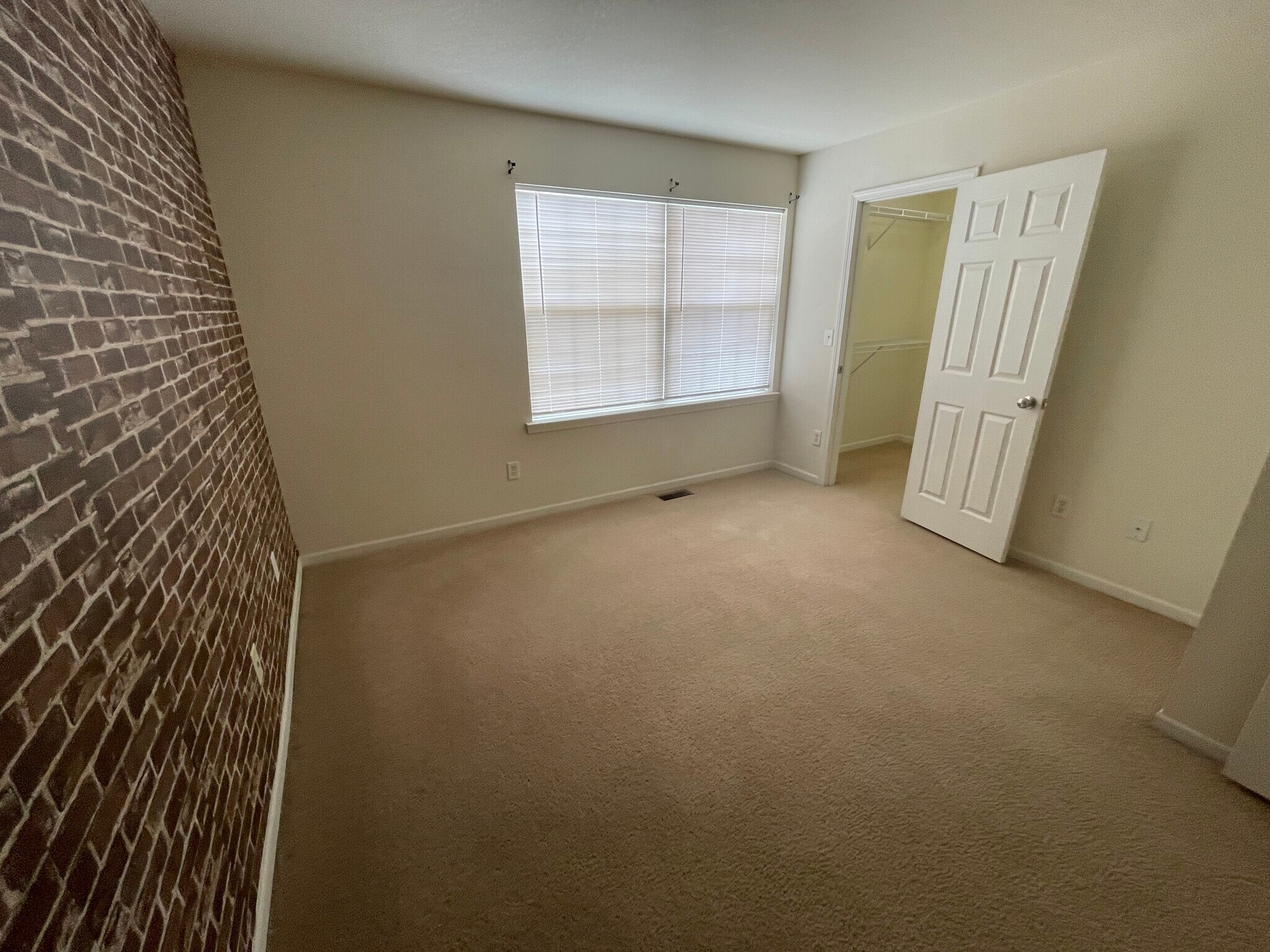 Building Photo - 835 Woodside Creek Dr