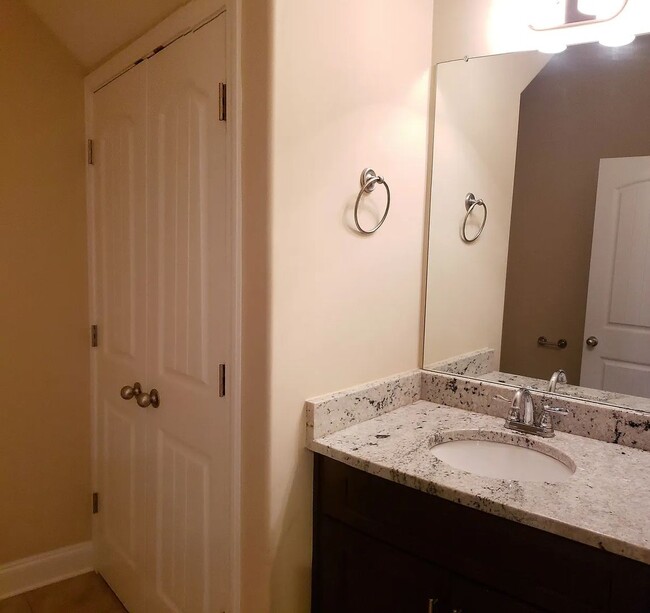 Building Photo - Bellevue Townhome in Harpeth Park